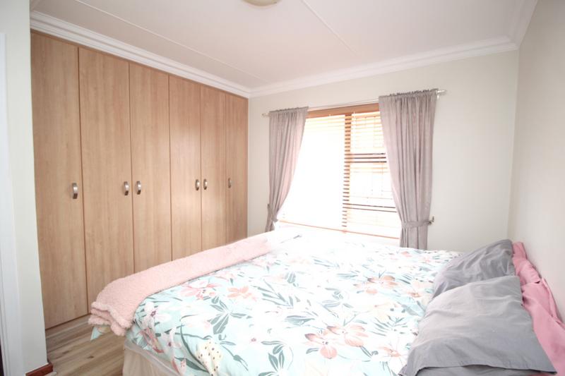 3 Bedroom Property for Sale in Fraaiuitsig Western Cape